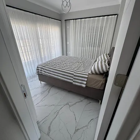 Deniz Manzarali Oezel Villa *