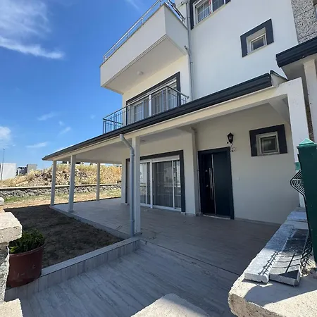 Deniz Manzarali Oezel Villa *