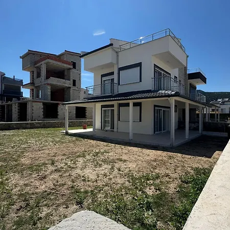 Deniz Manzarali Oezel Villa
